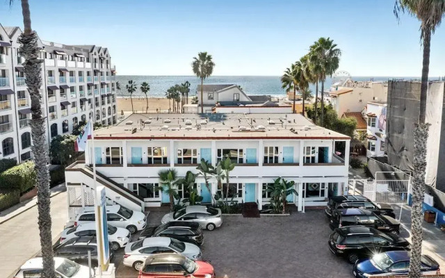 Sea Blue Hotel