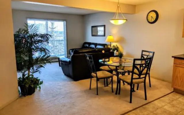 Bright 2BR U/G parking LRT&Transit 1Min Walk