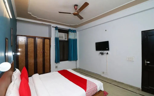 Oyo 42733 Silver Homes