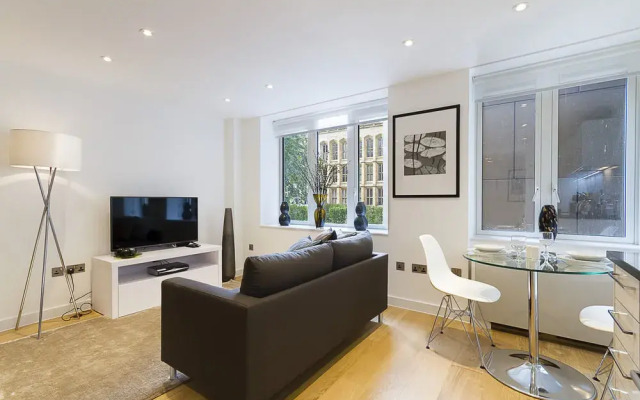 Fetter Lane Apartment