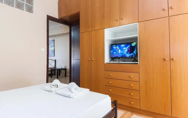Vironas Delight 1Bd Apt w Lovely Balcony