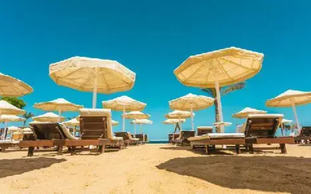 La Rosa Waves Beach Resort And Aqua Park