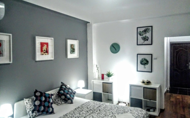 Central Bright Modern Studio