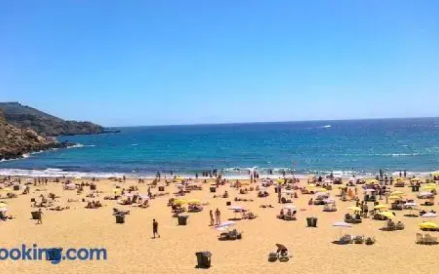 Modern Studio Central Location