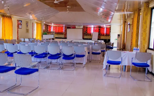 Glamossay Hotel
