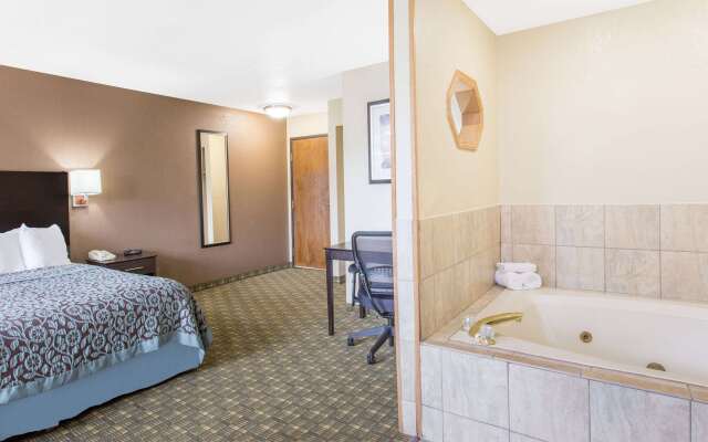 Days Inn & Suites by Wyndham Waterloo