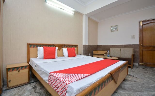 Oyo 40230 Hotel Royal Palace