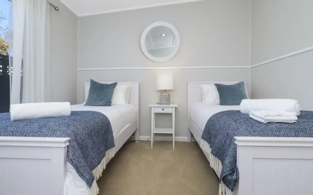 Cutest Cottage in Rosebud