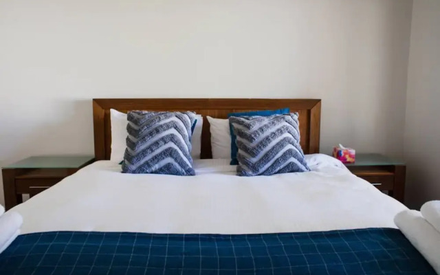 Cottesloe Beach Villa With Large Courtyard Sleeps 4