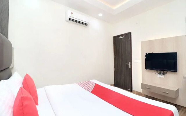 OYO 15653 Hotel Sukh Regency