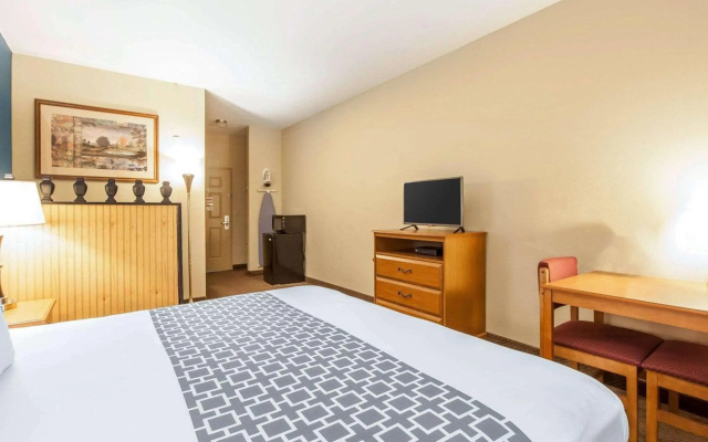 Econo Lodge Inn & Suites Rockmart
