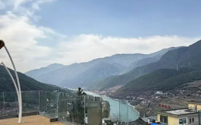 Upper Tekking Route Starting Point Family House – Outside – Shangri-La