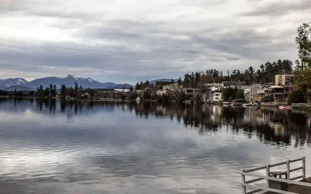 The Haus on Mirror Lake