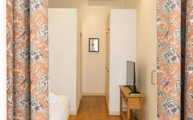 Designer s Three Bedroom Apartment With Terrace