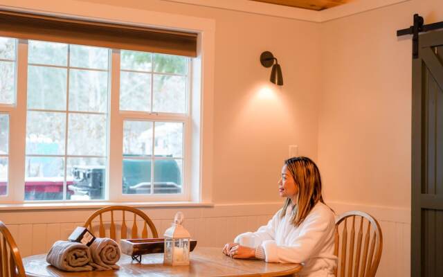 Barefoot Villas Cabin 2 Moose w/ Hot Tub