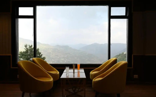 Justa Cliffend Resort & Spa, Mashobra