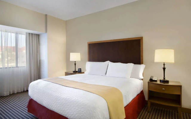 Embassy Suites by Hilton Detroit Metro Airport