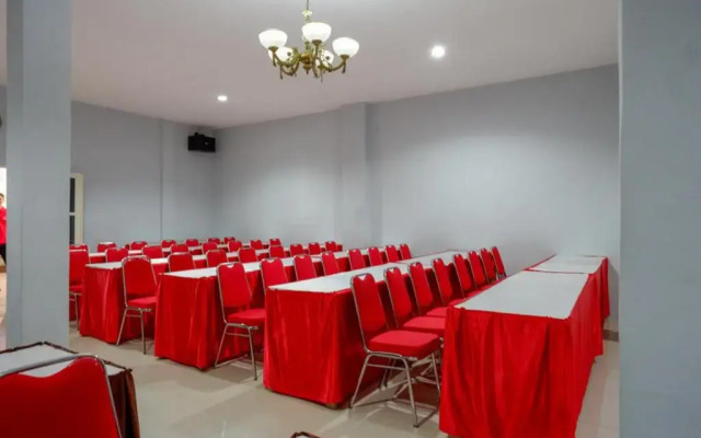 RedDoorz @ Hotel Grand Aulia Majene