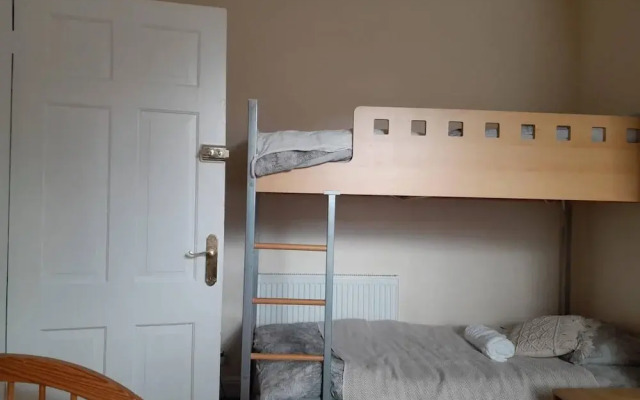 Large House Sleeps13 Close to lfc Stadium Anfield