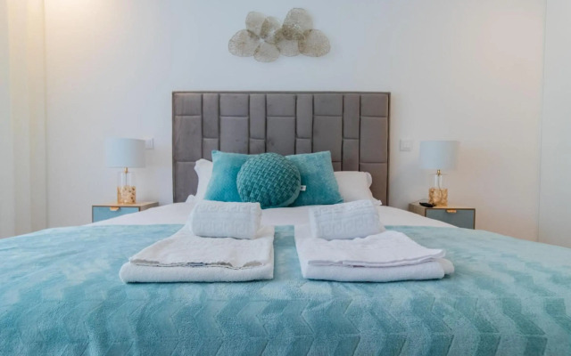 Stunning Apartment w/ Free Parking by LovelyStay