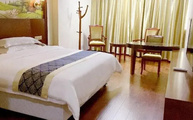 Longhui Business Hotel