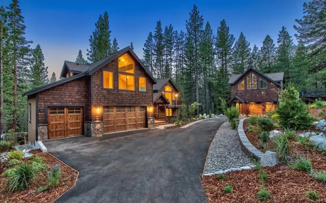 Redwood Lodge 7 Bedrooms 5.5 Bathrooms Home