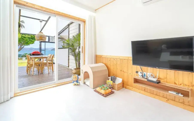 Yeosu Dangdangi Dog Family Pension Gold
