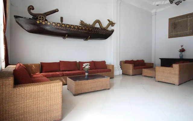 Hotel Lee by OYO Rooms