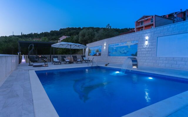 Lavish Villa in Poljica Near Sea