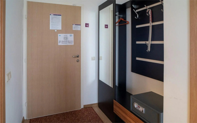 Phoenix De Lux Apartment on Parashnaya street 15