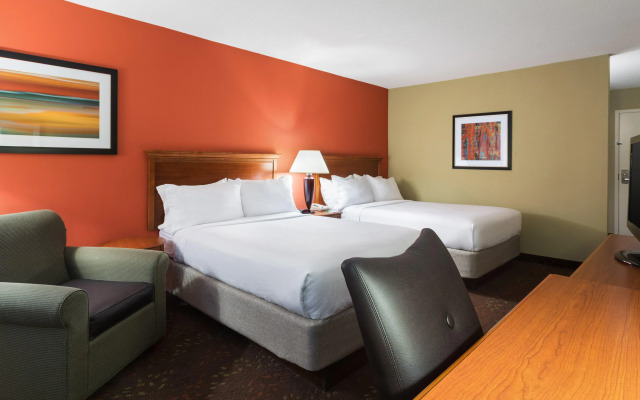 Holiday Inn Cincinnati-Riverfront by IHG