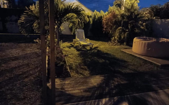 promo vacances ! jolie et spacieuse maison st pierre , JACUZZI, jardin,