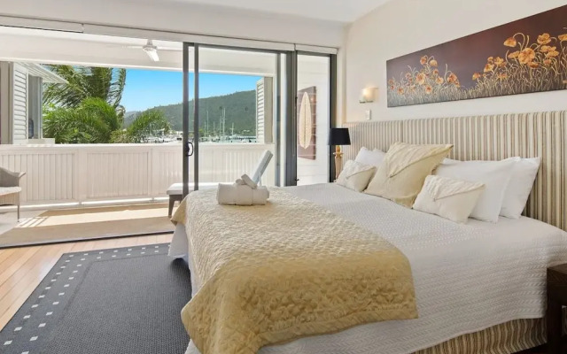 Luxury Marina View Apartment