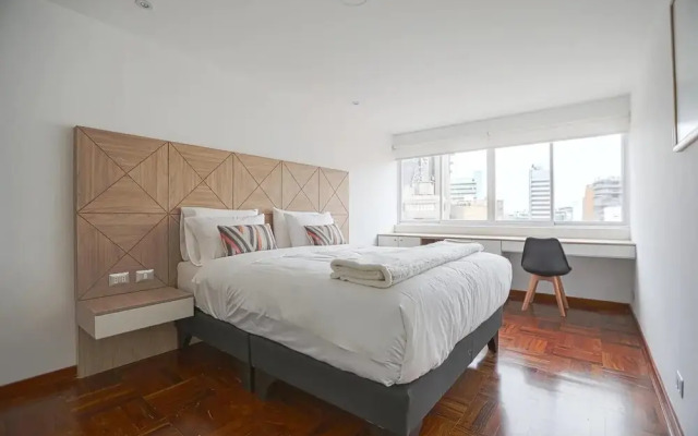 Beautiful Apt Half Block Away From Kennedy Park!