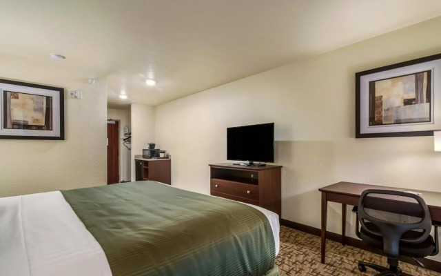Cobblestone Hotel & Suites - Victor