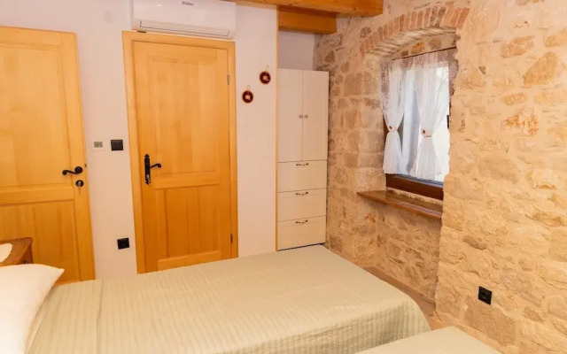 Traditional stone house Tonca