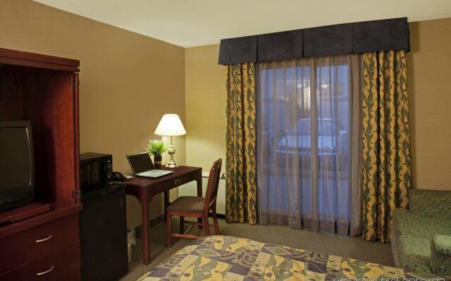 Travelodge by Wyndham Oshawa Whitby