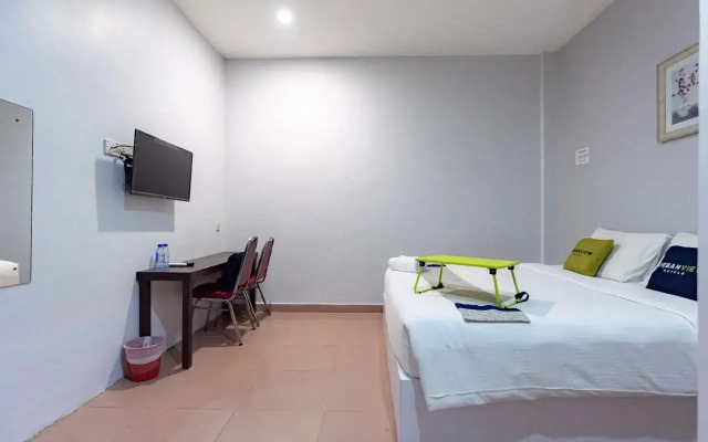 Urbanview Hotel Crystal Nagoya Batam by RedDoorz