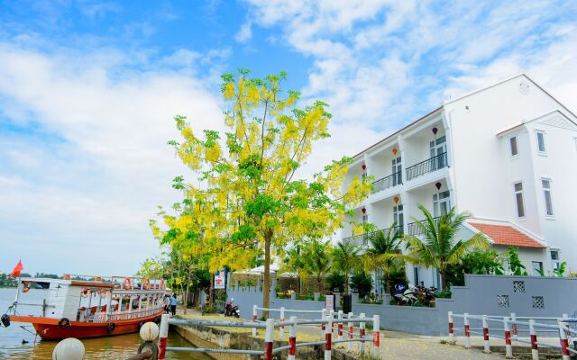 Riverside White House Boutique Hotel
