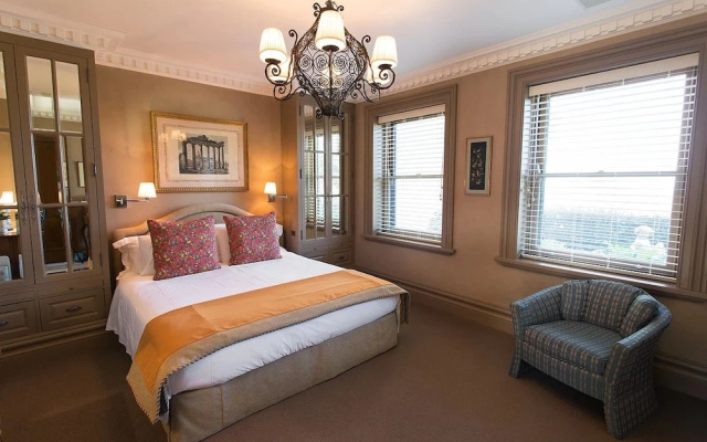 Linden Hall – Guest Rooms – Robertson