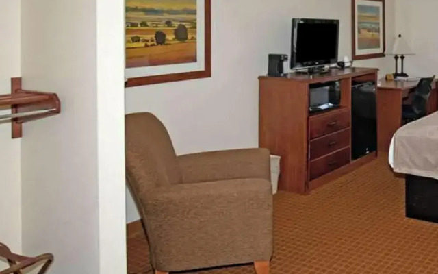 Park View Inn & Suites Hoisington