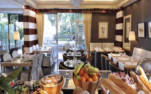 Sea View Cityscape Hotel