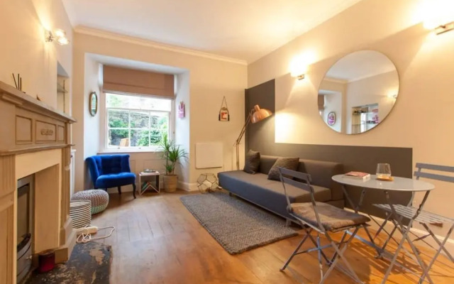 1 Bedroom Flat In Edinburghs New Town