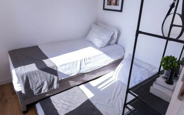 Apt 2 quartos com AC e academia Butantã