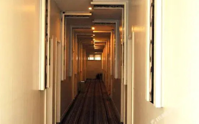 Dinggeman E-sports Theme Hotel (Dongying North 1st Road Branch)