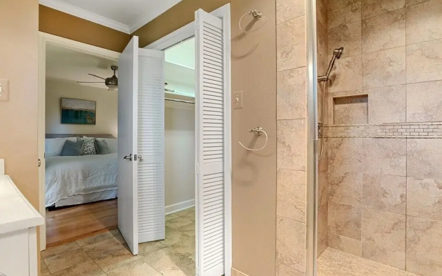 Updated 1-bedroom House in Baton Rouge