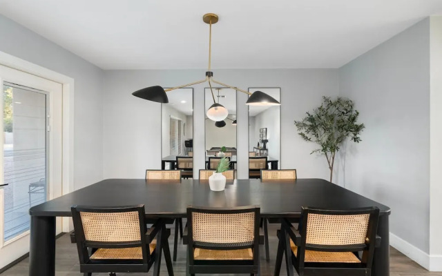 Pickle Putt Retreat Pool Pickleball Putt Grn