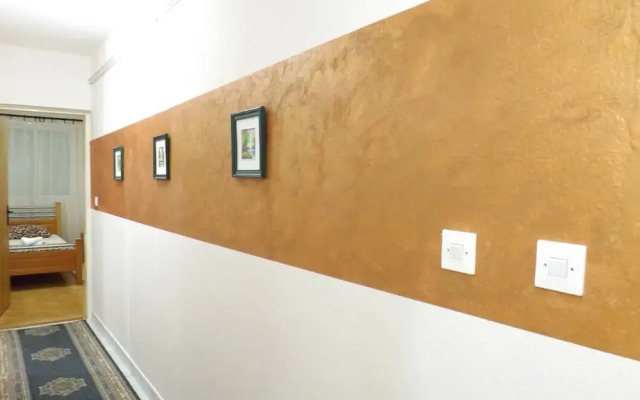 Three Bedroom Apartment With Garden