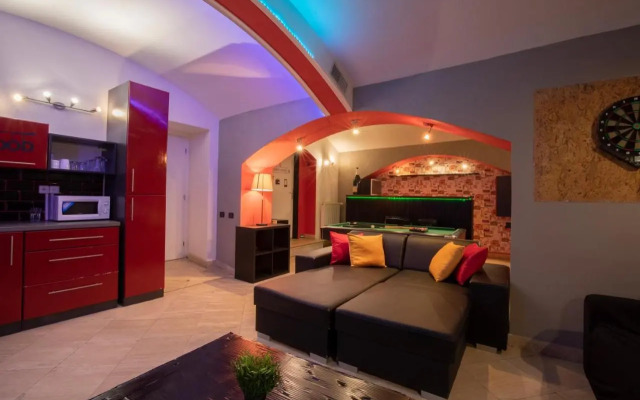 Party Underground with Pooltable