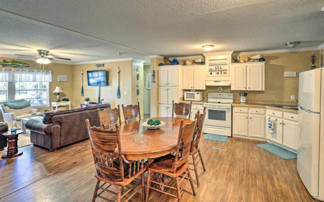 Cozy Steinhatchee House w/ Fire Pit & Grill!